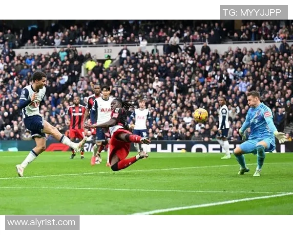 热刺友谊赛大胜里昂红牌事件引发全场热议与转会传闻