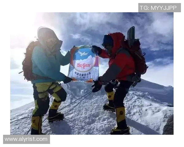 重庆攀岩队勇攀高峰的马拉松大满贯之路与成长历程