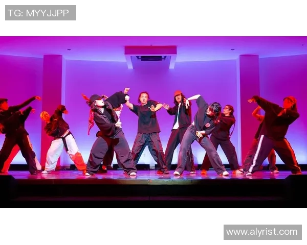 重庆街舞队的快攻策略与技巧深度解析与舞蹈文化的融合探索 重庆街舞队的快攻策略与技巧深度解析与舞蹈文化的融合探索