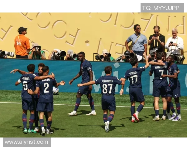 西甲震撼战役波尔图狂胜巴黎圣日耳曼创历史冷门引发全场沸腾 西甲震撼战役波尔图狂胜巴黎圣日耳曼创历史冷门引发全场沸腾