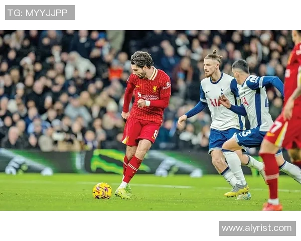 西甲精彩对决利物浦狂胜热刺五球神扑引发全场欢呼 西甲精彩对决利物浦狂胜热刺五球神扑引发全场欢呼