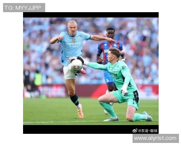 世界杯冷门：里昂与曼城战平补时进球引发全场狂欢