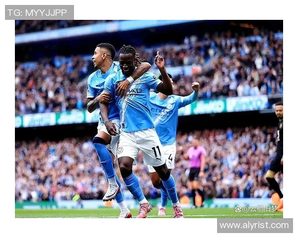 中超经典对决曼城与曼联战成平局乌龙球成比赛转折点引发热议 中超经典对决曼城与曼联战成平局乌龙球成比赛转折点引发热议