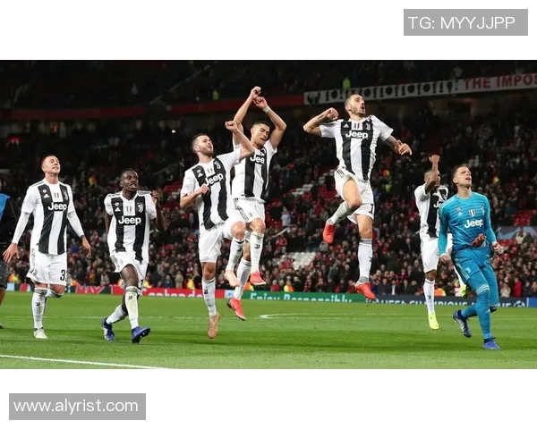 德甲激战:尤文图斯狂胜曼联五球引发全场热烈反响 德甲激战:尤文图斯狂胜曼联五球引发全场热烈反响