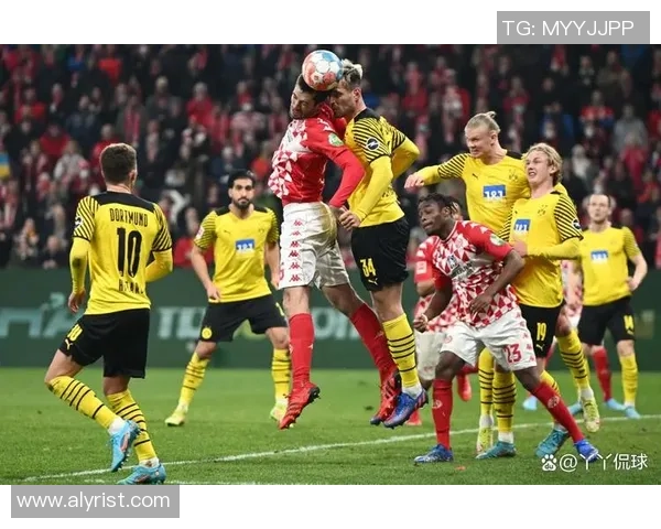 德甲激战：多特蒙德轻取曼联3-0全场沸腾赛后分析精彩纷呈